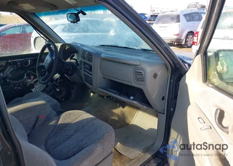 2001 GMC Sonoma Sls z USA, uszkodzony, nr VIN 1GTDT19W118237931